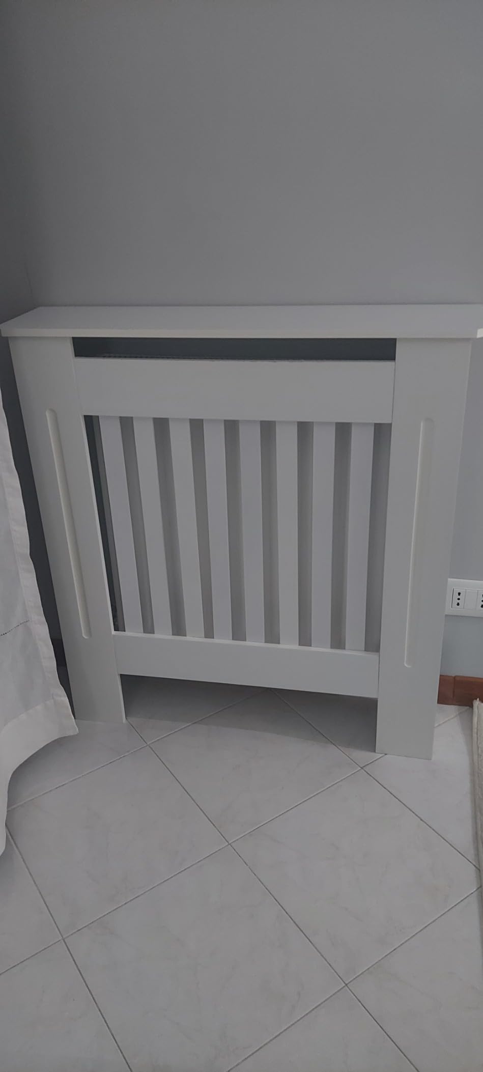 Wiltec Copritermosifone a Doghe MDF Bianco 112x19x82 cm