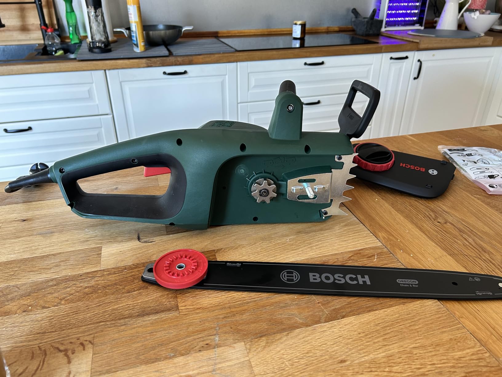 Bosch UniversalChain 40 motosega elettrica 40 cm con olio 1800 W