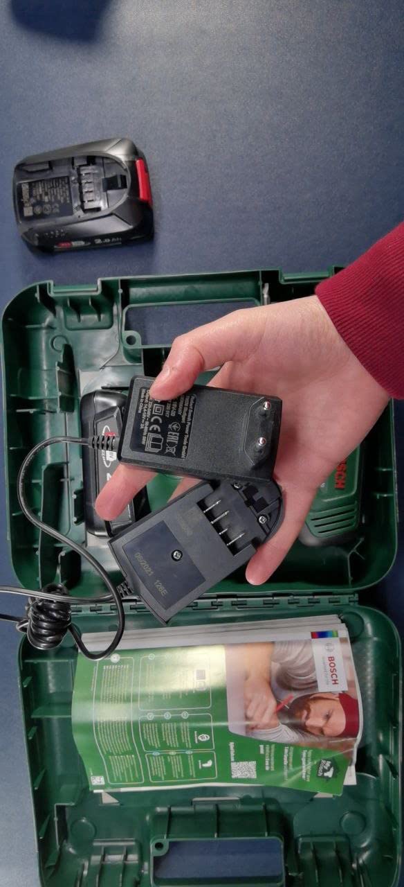 Bosch EasyImpact 18V-40 trapano con 2 batterie 2,0 Ah