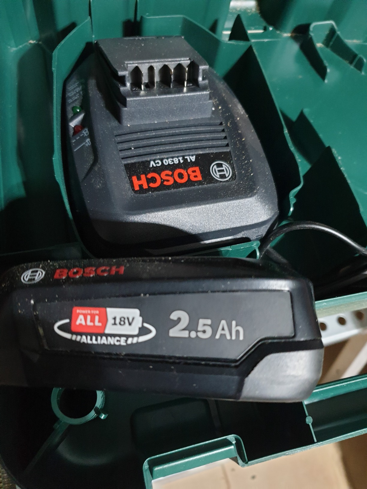 Bosch PST 18 LI Seghetto Alternativo 18V Set con Batteria