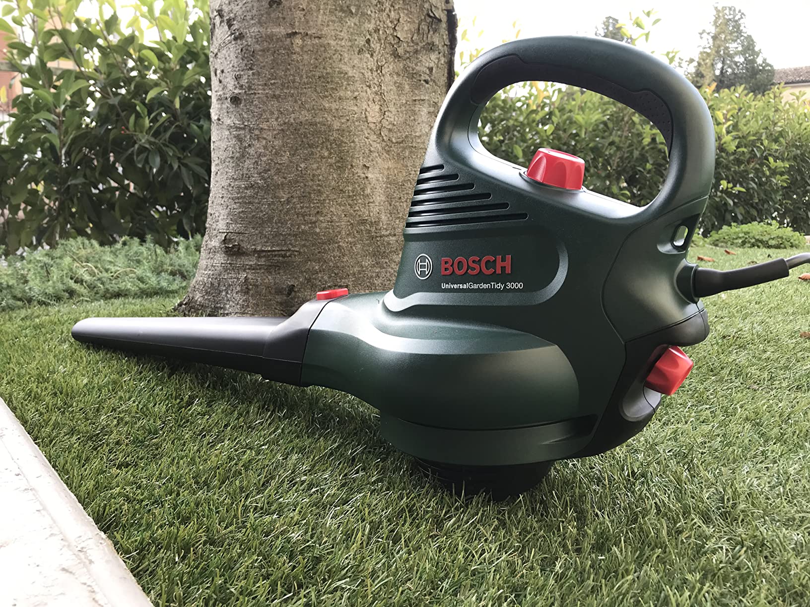 Bosch UniversalGardenTidy 3000 soffiatore aspiratore 3000W