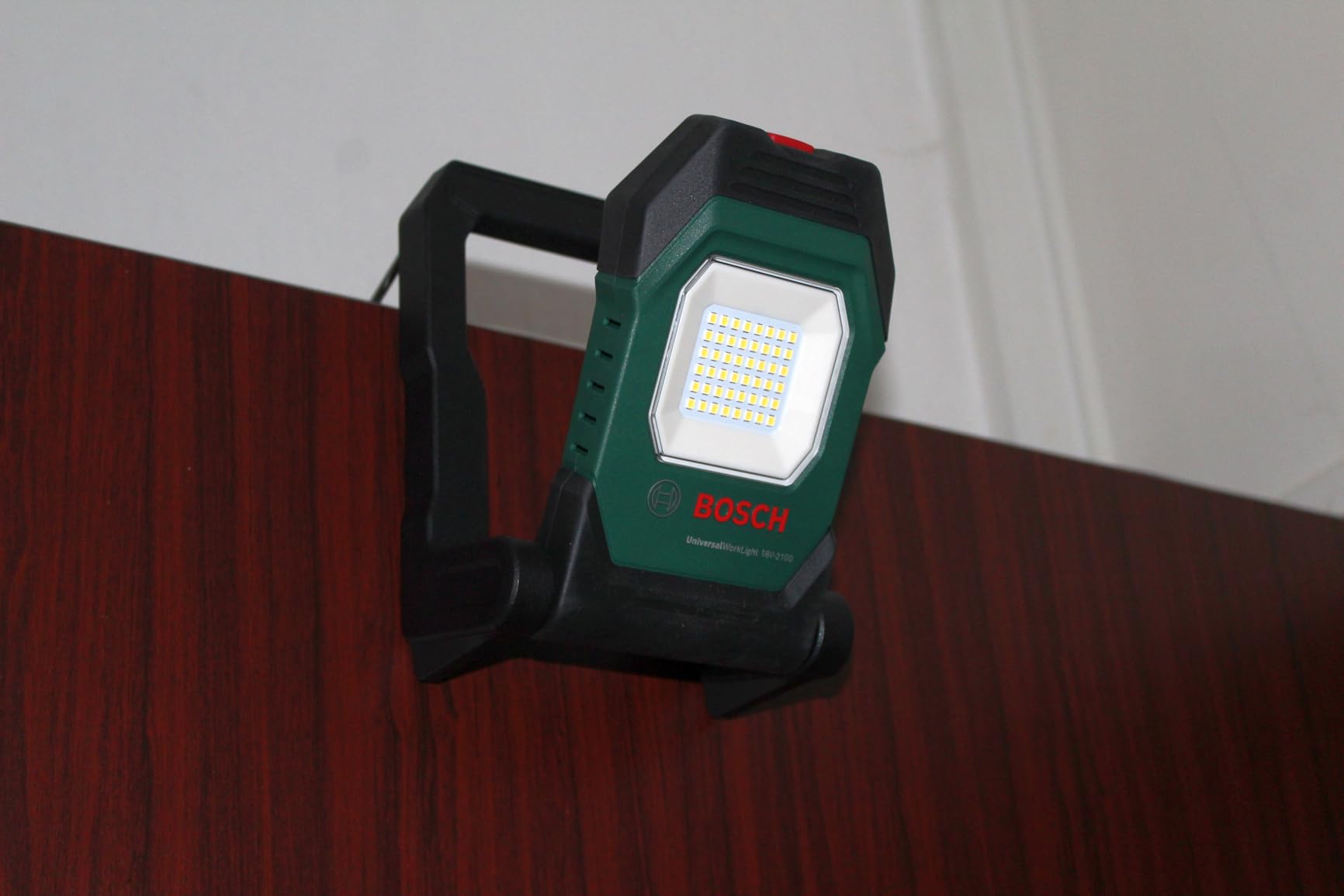Bosch Universal WorkLight 18V-2100 torcia lavoro senza batteria