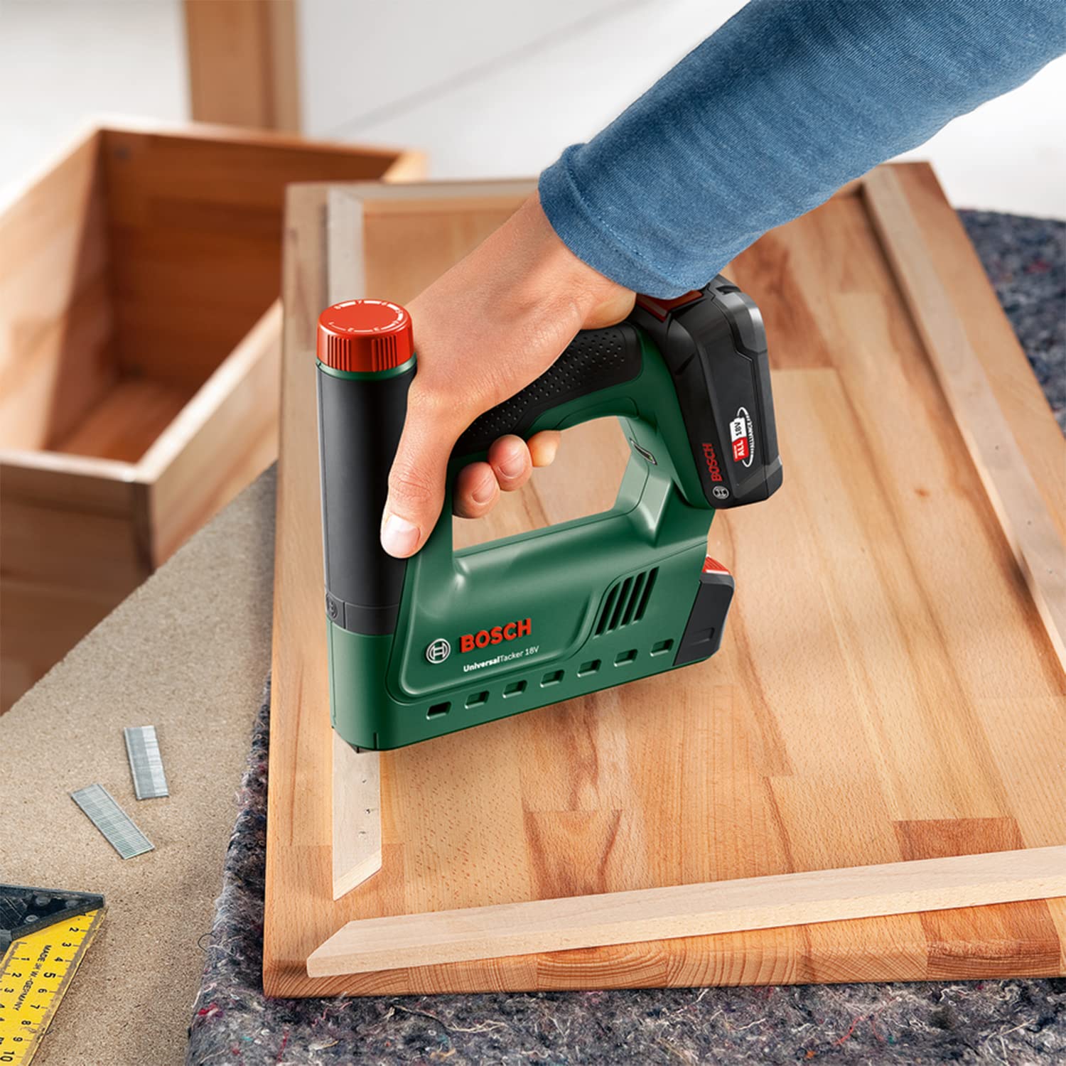 Bosch UniversalTacker 18V-14 graffatrice a batteria senza batteria legno
