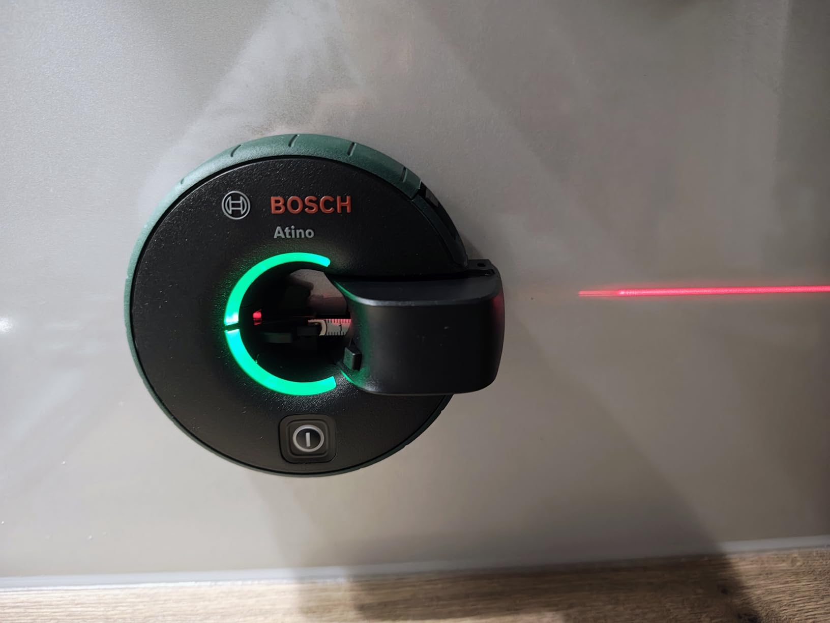 Bosch Atino 2a Gen. livella laser linee 2,2 m con metro
