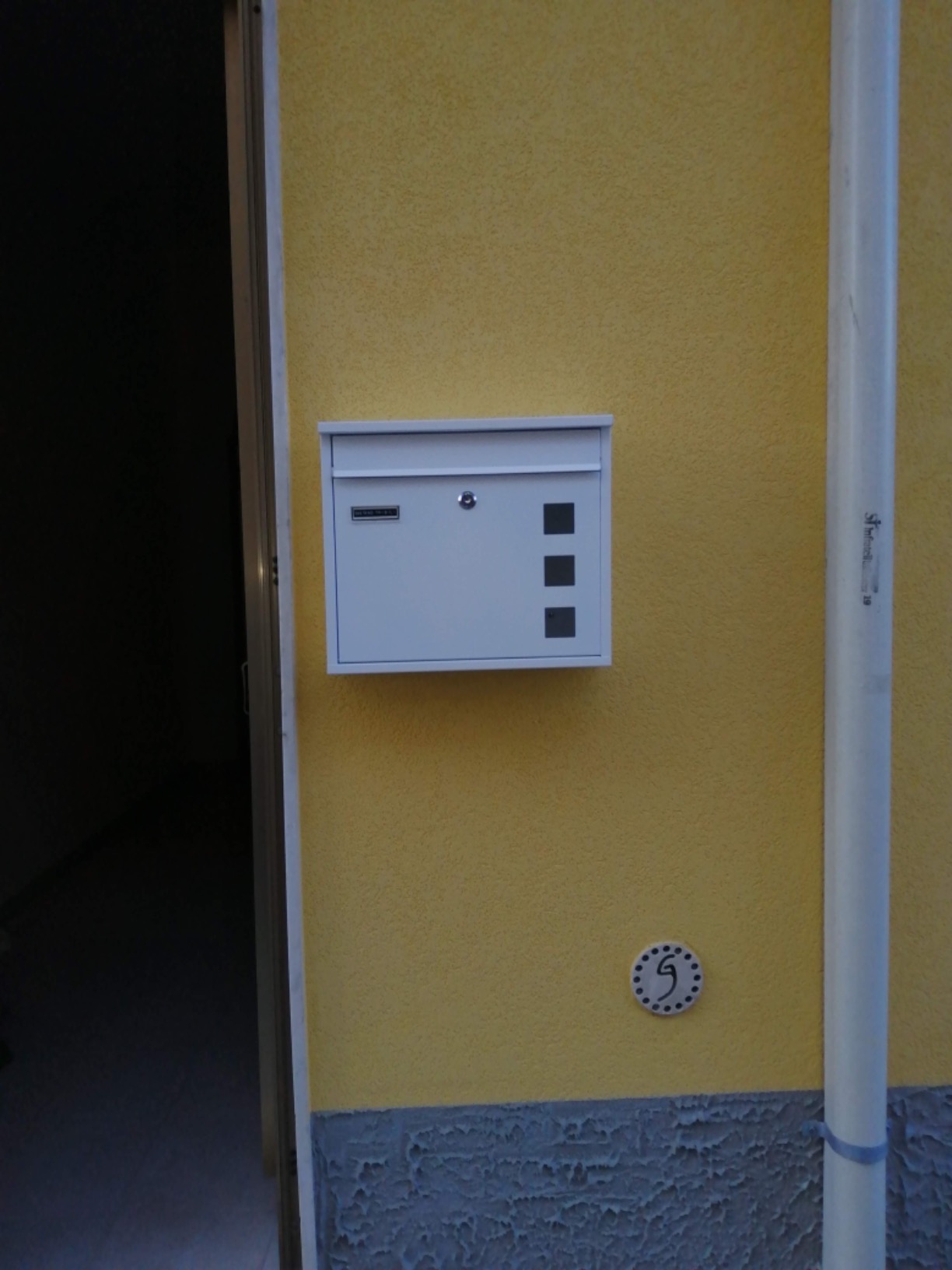 Wiltec Cassetta Postale V12 Antracite Finestrelle Nome